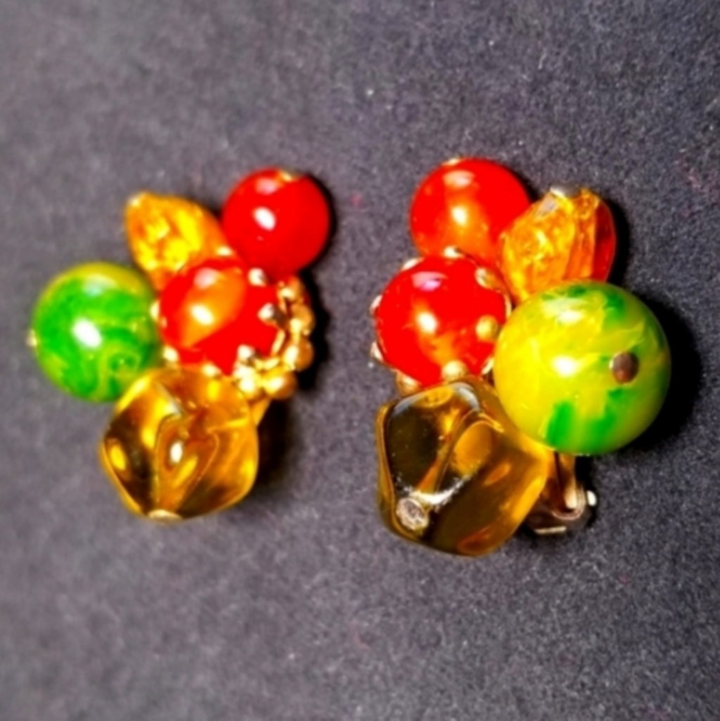 Hattie Carnegie Cluster Glass Clip Green Red Yellow Earrings Brilliant Colors 64$